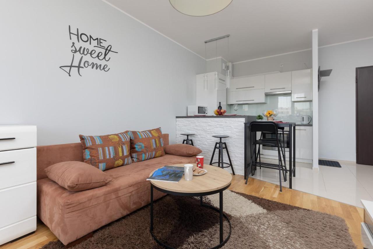 Young By Renters Apartment