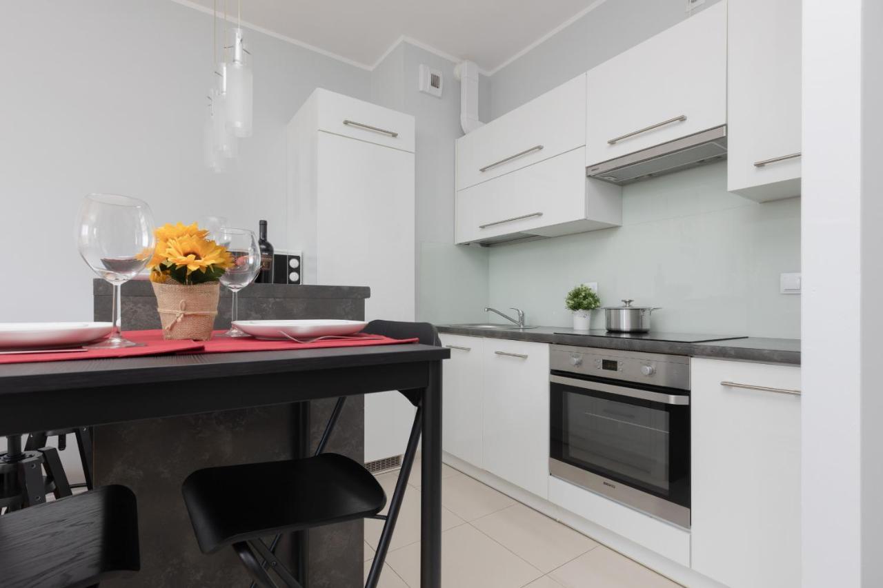 Apartment Young By Renters *