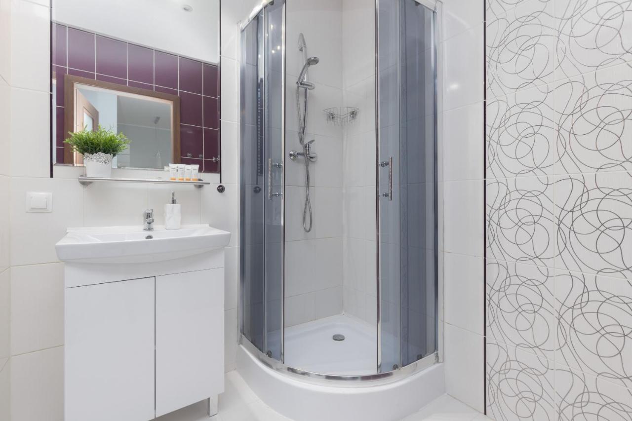 Young By Renters Apartment Warschau